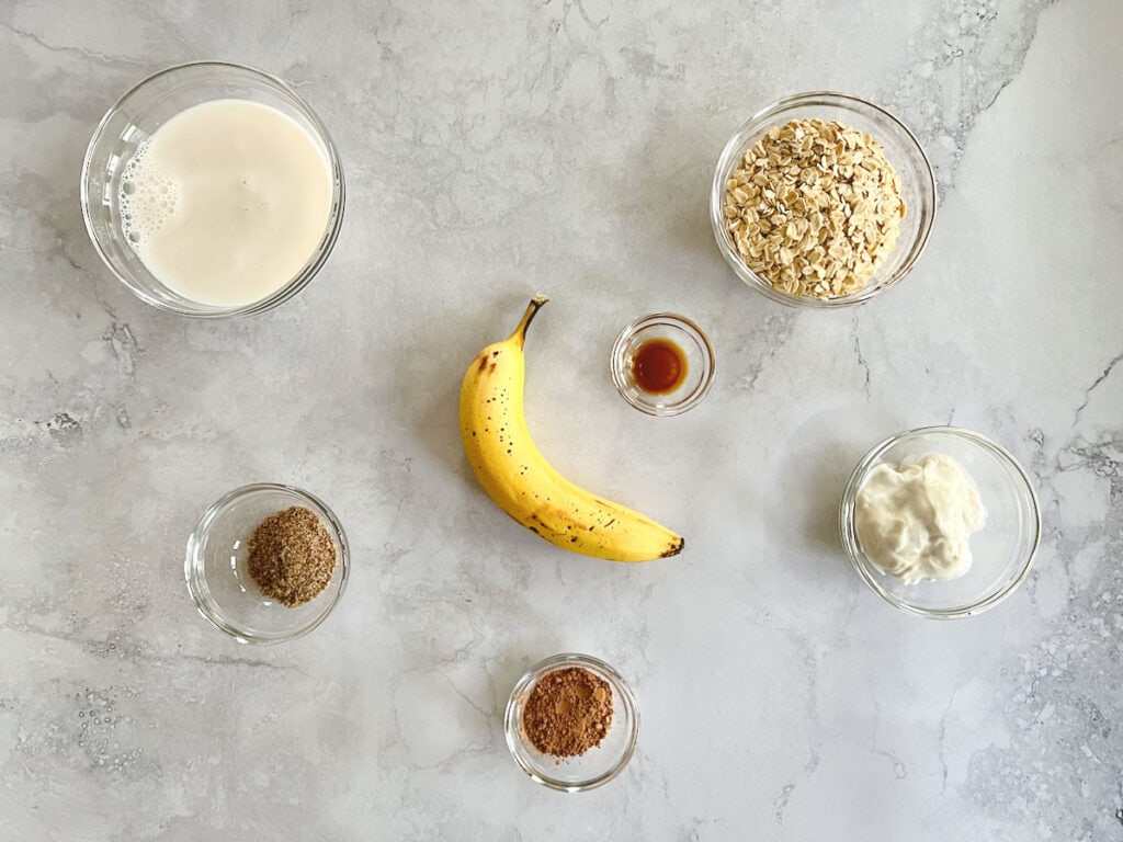 bowls of ingredients for creamy cocoa overnight oats