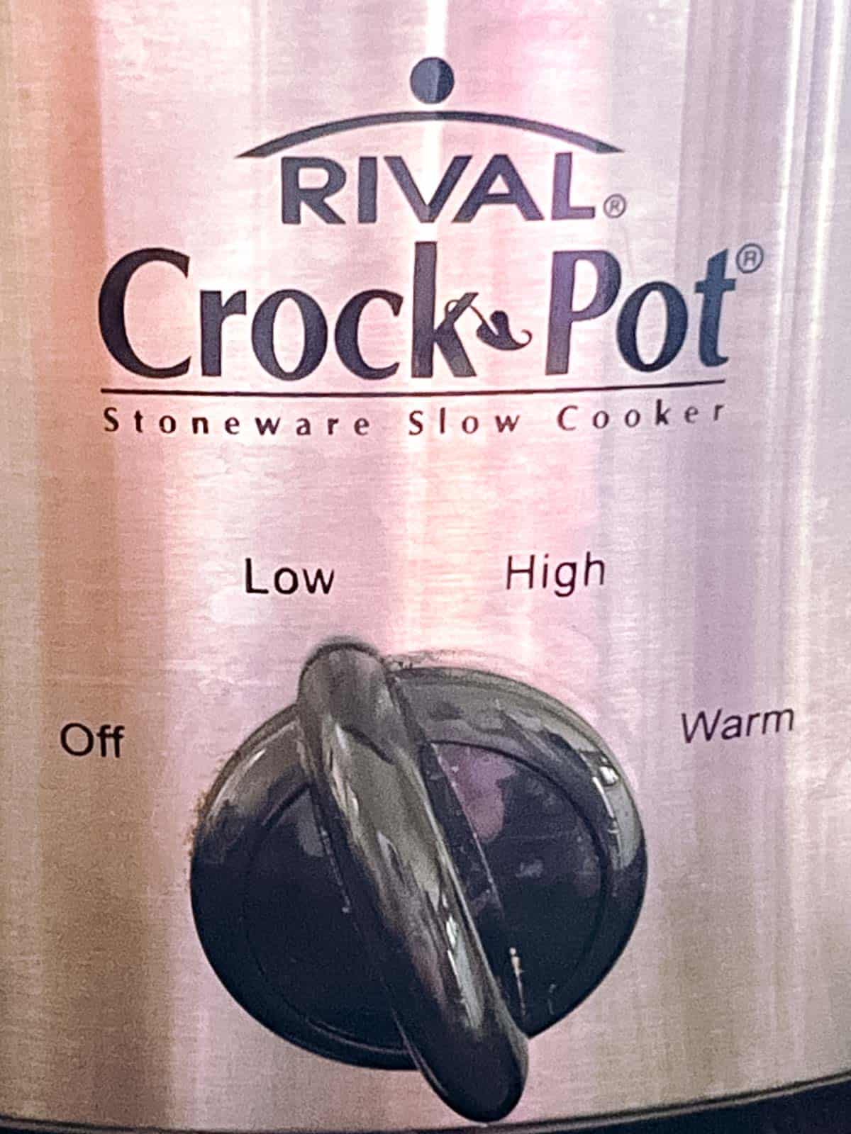 closeup of crock pot dial set to low