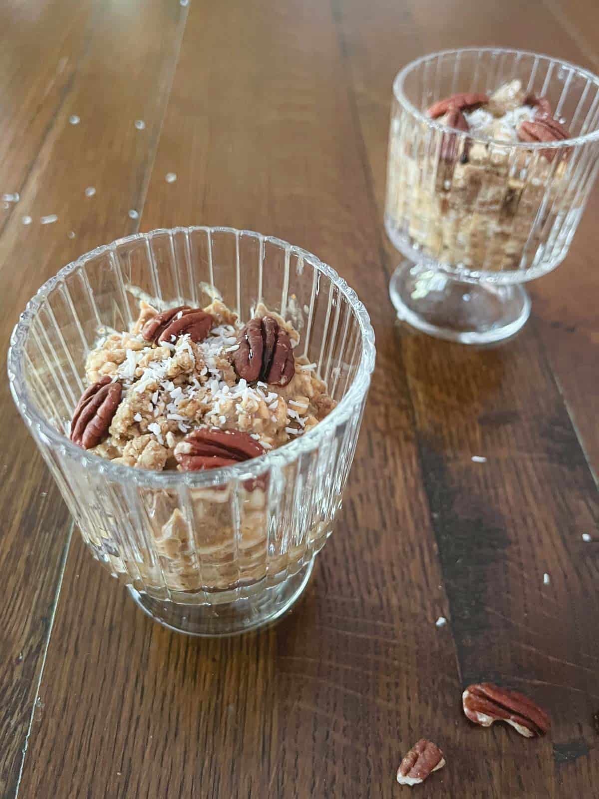 two parfait dishes of pumpkin spice overnight oats (without yogurt)