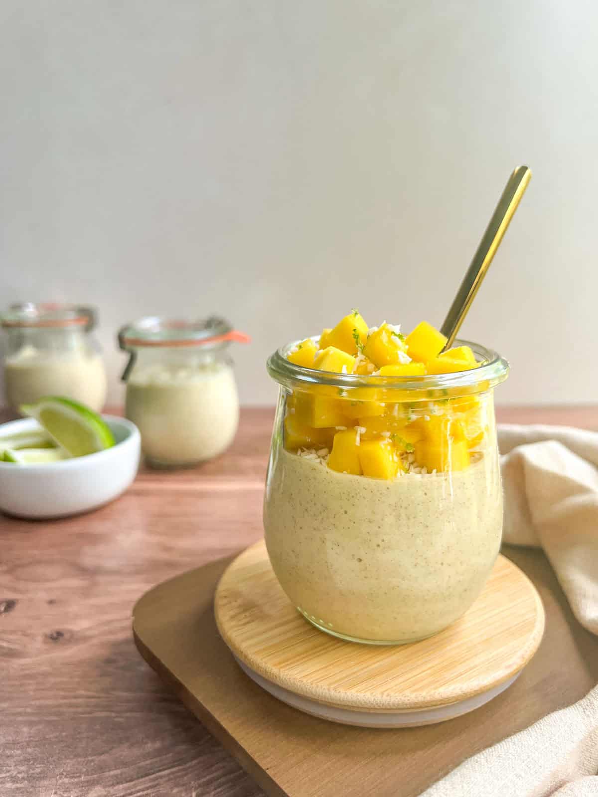 Mango overnight oats