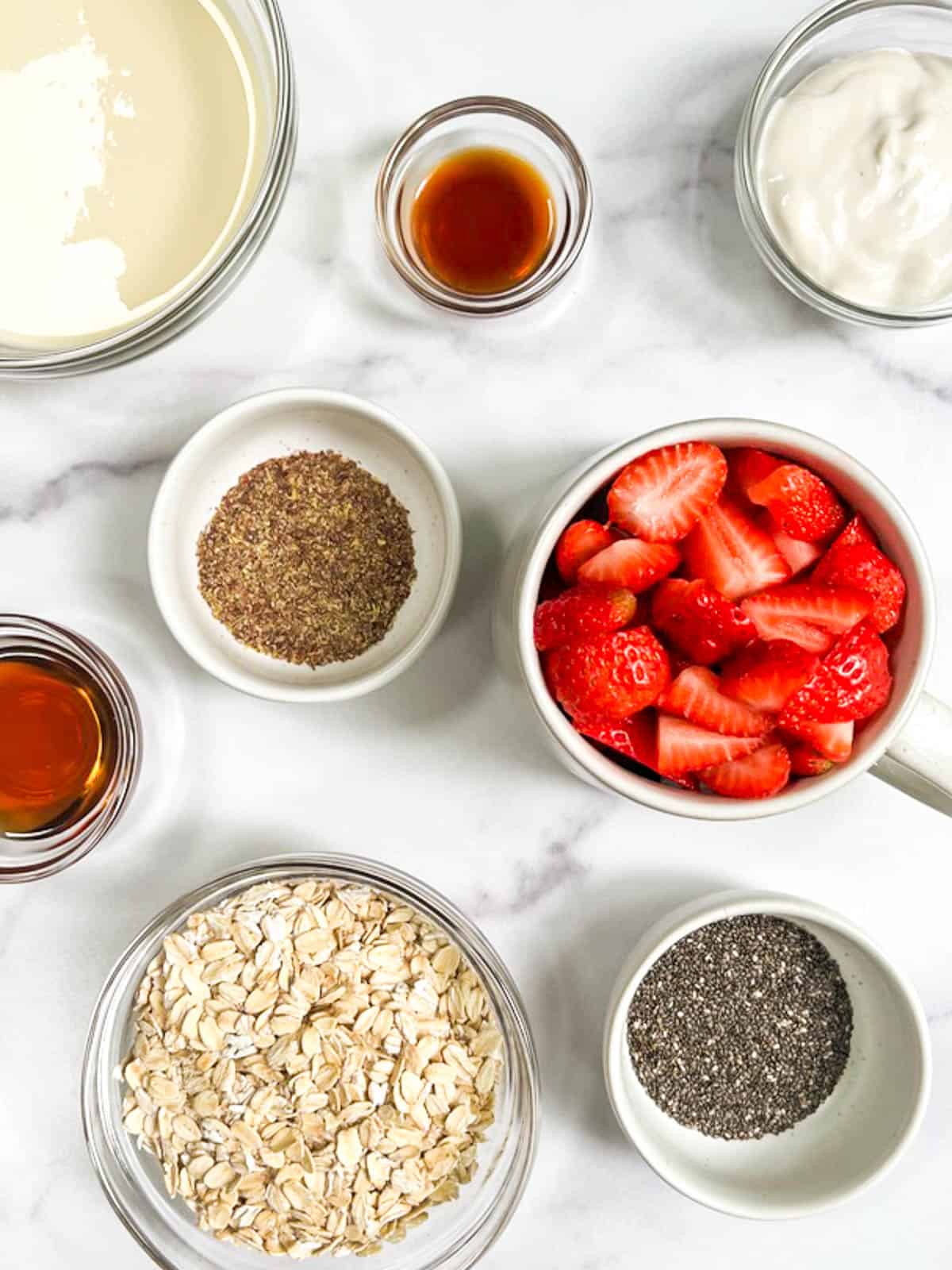 Ingredients for strawberry overnight oats.